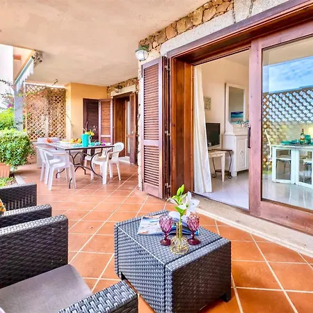 4 Beds In Marinella Just 100 Mt From The 아파트 골푸아랑시